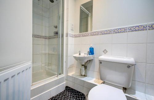 Abbey Apartment | Wimbledon 2BR Flat Sleeps 6 Free Parking