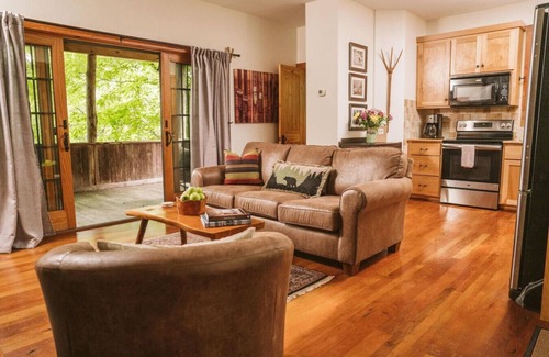 Lansing Cabin | Windfall Farm Aut Cottage