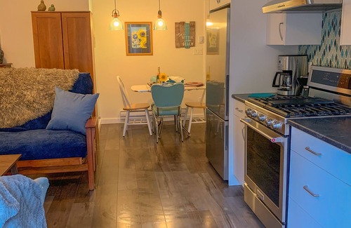 Comox House | Windslow Guest Suite at Kye Bay Beach in Comox