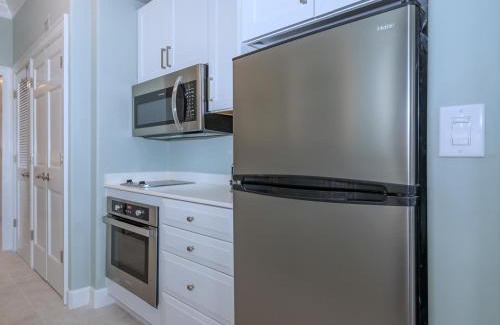 Osprey Apartment | Windsor Lodge Unit 20, studio, 1BR 1BA close to the beaches, pool access
