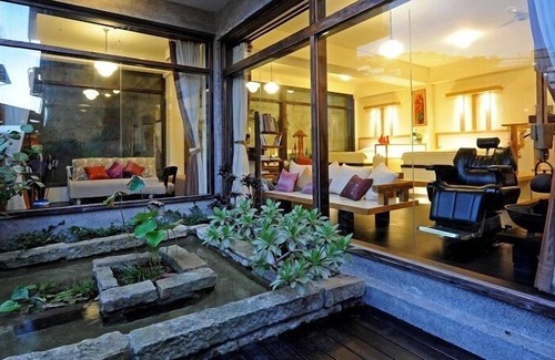 Ruifang Bed & Breakfast | Windsor's Vanilla Garden B&B