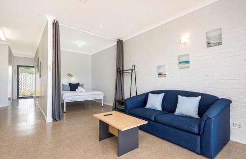 Lancelin Apartment | Windsurfer Beach Chalet 3