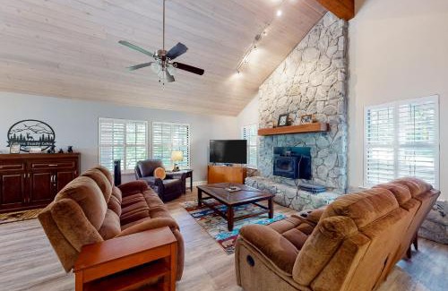 Shaver Lake House | Windwood Inn