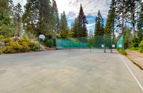 Shaver Lake House | Windwood Inn