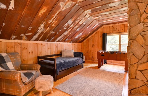 Olin House | Wine Country Cottage with Fire Pit in Olin!