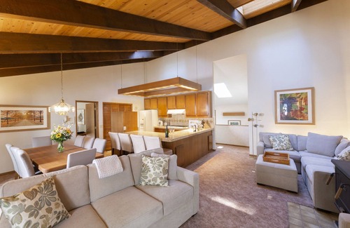 Santa Rosa House | Wine Country Redwood Estate in the Heart of Wine Country