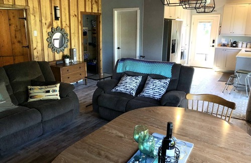 Point Roberts Cottage | Wine Down - Perfect Family getaway! 2 minutes from the beach!