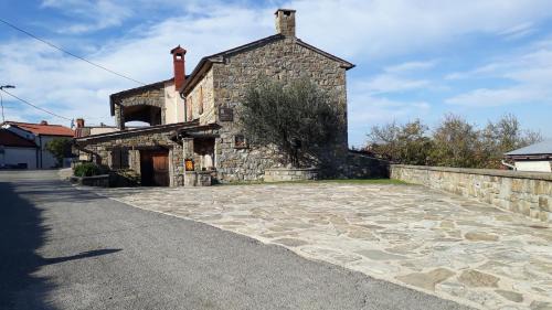 Gracisce House | Wine House Rakar