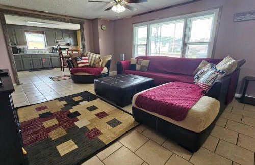 Burkesville House | Wine Knot at The Holler