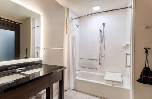 Angola Hotel | Wingate by Wyndham Angola