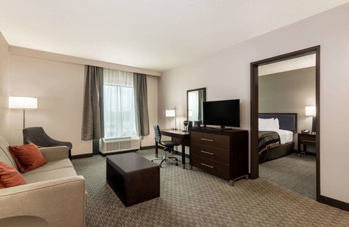 Angola Hotel | Wingate by Wyndham Angola