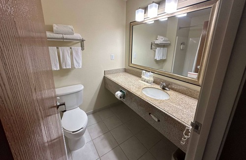 Newell Hotel | Wingate by Wyndham Newell