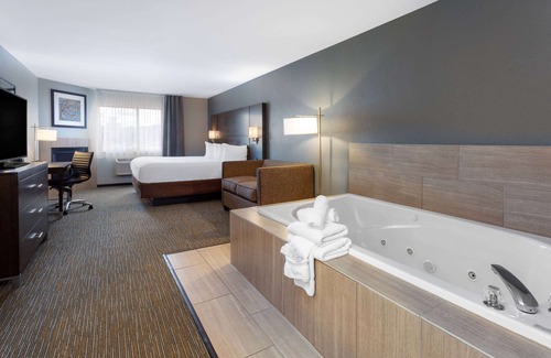 Lake Delton Hotel | Wingate by Wyndham Wisconsin Dells Waterpark