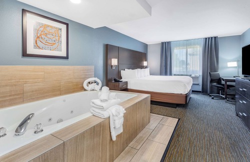 Lake Delton Hotel | Wingate by Wyndham Wisconsin Dells Waterpark