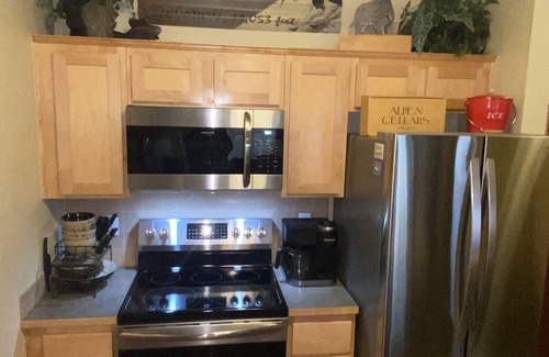 Mammoth Lakes Condo | WINTER SKI IN SKI OUT SLOPESIDE Sunstone 1Br Condo Location Location Location!