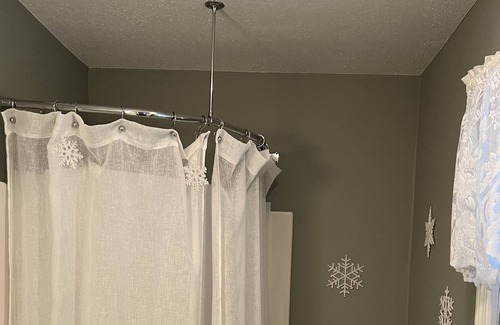 East Burke Condo | Winter Ski on / Ski Off Mountainside Condo - Mountain Bikers too!