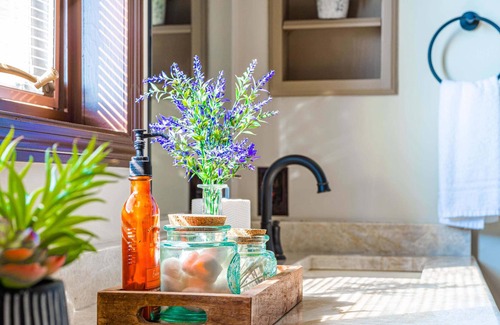 Mountain Creek House | Winterbrow Lodge ★ Hot Tub ★ Vaulted Oak Ceilings
