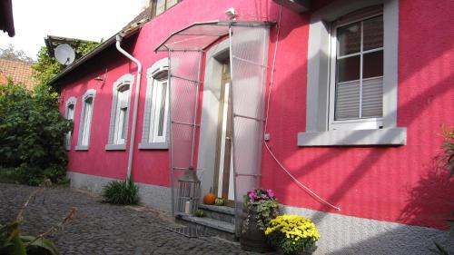 Neustadt-Geinsheim House | Winzeranwesen - Weingut Christian Eberley - Haupthaus I MINDESTAUFENTHALT 4 NÄCHTE - MINIMUM STAY 4 NIGHTS