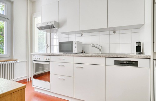 Wipkingen Apartment | Wipkingen 2.5 Room w/Storage & W/D, 2 mins to Mkt