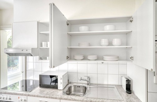 Wipkingen Apartment | Wipkingen 2.5 Room w/Storage & W/D, 2 mins to Mkt