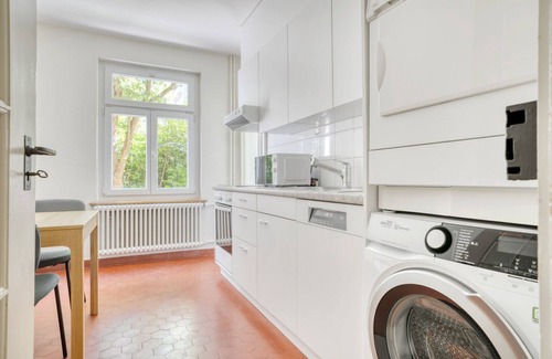 Wipkingen Apartment | Wipkingen 2.5 Room w/Storage & W/D, 2 mins to Mkt