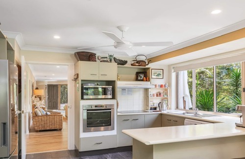 Macmasters Beach Cabin | Wirreanda Retreat - Acreage by HolidayCo.