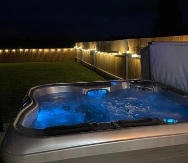 Evesham House | Wisteria Barn hot tub holidays in the Cotswolds