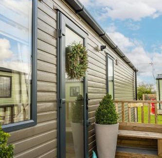 Fence House | Wiswell View Lodge: Pendle View Holiday Park