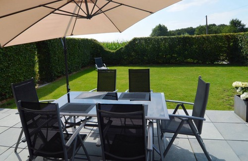 Flobecq House | With a broad view over the hilly landscape