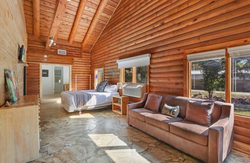 Wimberley Hotel | WLCRS - Unit 4 -Walk to Market Days - Resort Pool!