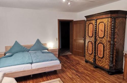 Albaching Apartment | Wohnen und Kunst in Albaching