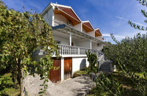 Razanac Apartment | Wohnung für 22 Personen mit Aussicht