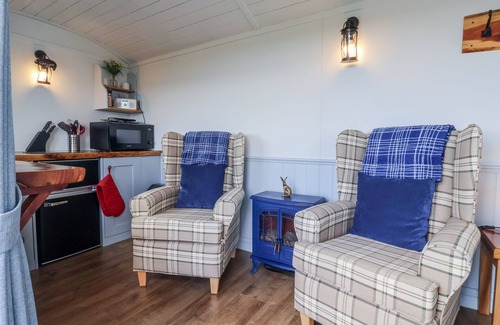 Goodmanham Cottage | WOLDS HOOT, pet friendly, with a garden in Market Weighton
