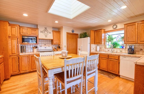 North Clairemont House | Wonderful 3 Bedroom House w/Pool Close to the beaches, Zoo, much more!