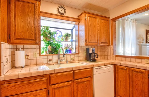 North Clairemont House | Wonderful 3 Bedroom House w/Pool Close to the beaches, Zoo, much more!