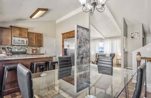 Village Seven House | "Wonderful" 5BR House with Hot Tub in Colorado Springs