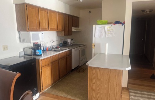 Hillcrest Apartment | Wonderful apartment with AC in charming Lawrence