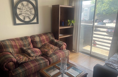 Hillcrest Apartment | Wonderful apartment with AC in charming Lawrence