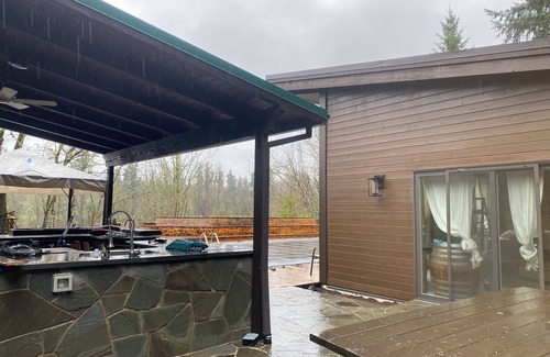 Wilsonville Cabin | Wonderful Large Studio Pool House on River Close to all Inside Molalla Park