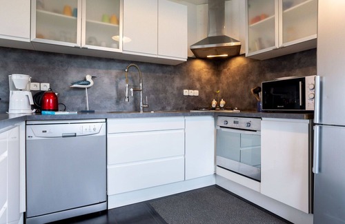 Denneville House | Wonderful private villa for 7 guests with WIFI, TV, terrace and pets allowed