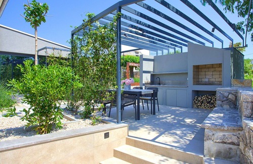 Nenadici House | Wonderful private villa for 6 guests with A/C, WIFI, private pool, TV and patio