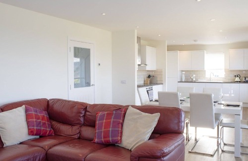 Tarskavaig House | Wonderful private villa for 6 guests with WIFI, TV, pets allowed and panoramic view