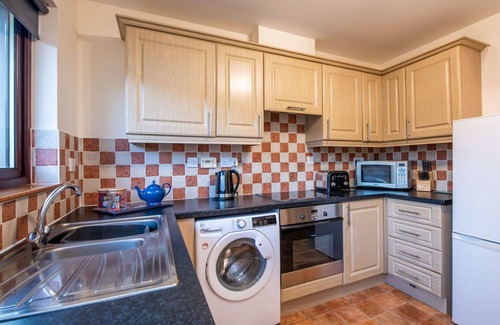 Drumnadrochit House | Wonderful private villa for 6 people with WIFI, TV and patio