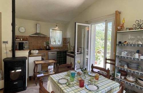 Costa dʼOneglia House | Wonderful private villa for 4 guests with A/C, WIFI, TV, patio and pets allowed