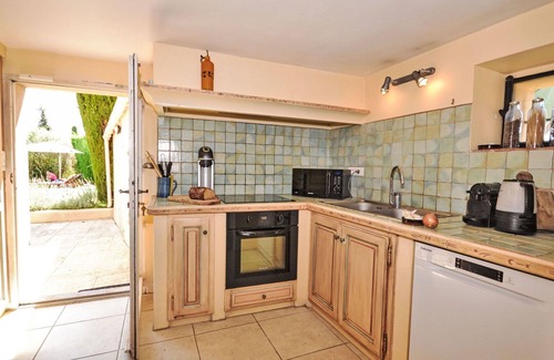 Cucuron House | Wonderful private villa for 9 guests with WIFI, private pool, TV and terrace