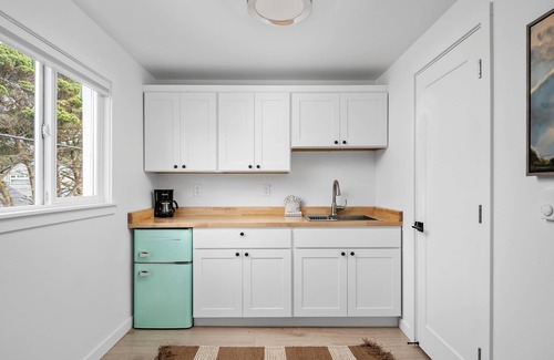 Manzanita Condo | Wonderful Rockaway Location, *Pet Friendly*, Newly Remodeled, Walk to Beach and Downtown, Unit 6
