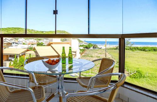 Itapiruba Apartment | Wonderful View: Beachfront Apartment