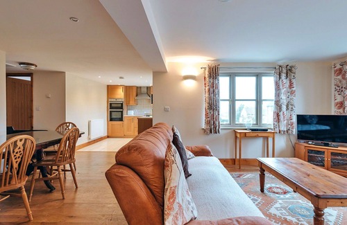 Craven Arms House | Wonderful villa for 4 people with pool, WIFI and terrace