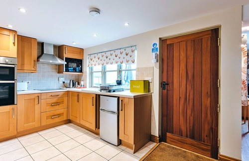 Craven Arms House | Wonderful villa for 4 people with pool, WIFI and terrace