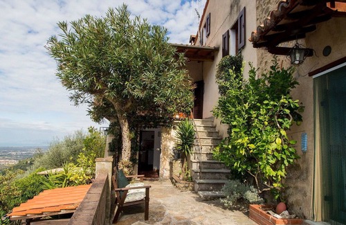 Pedona House | Wonderful villa with private pool, WIFI, TV, terrace and pets allowed, close to Viareggio